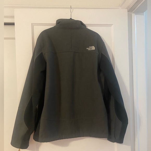 The North Face, Mens Grey&Black Soft Shell with faux fur/fleece lining, Large - Picture 10 of 10